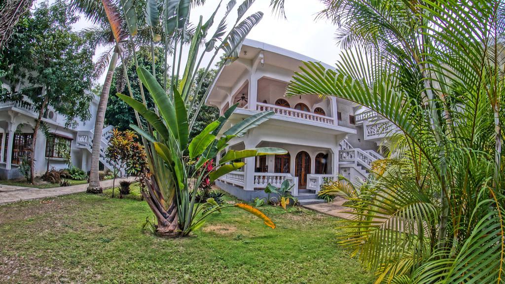 Pure Oasis Resort Негрил Екстер'єр фото