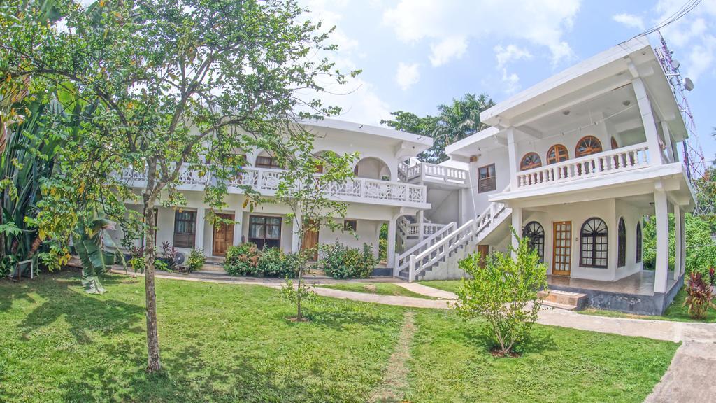 Pure Oasis Resort Негрил Екстер'єр фото