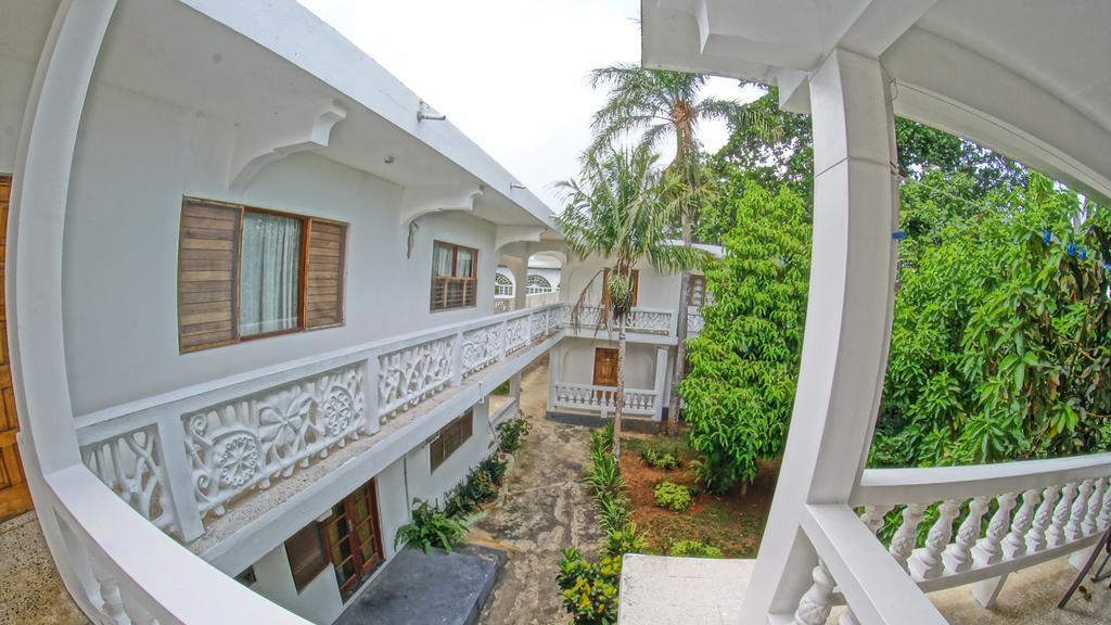 Pure Oasis Resort Негрил Екстер'єр фото